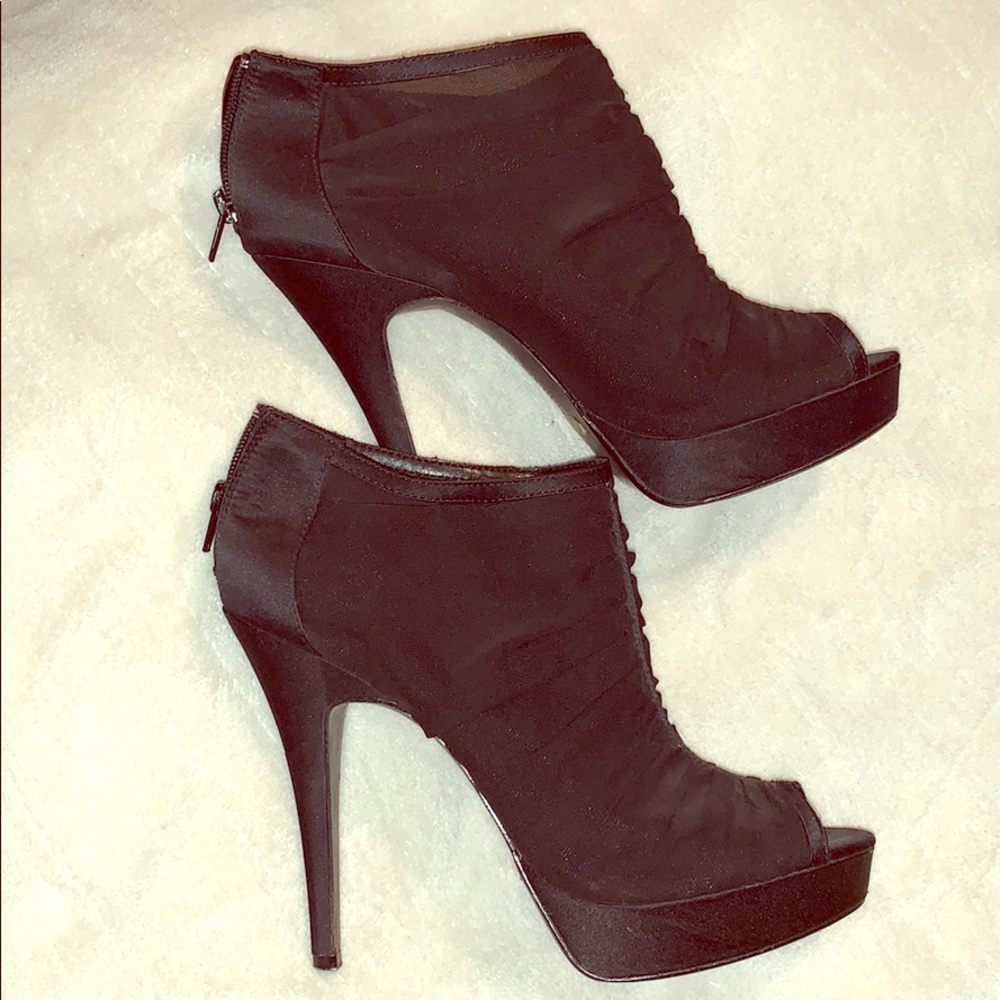 Women’s open toe booties